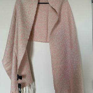 Steve Madden, pink leopard print scarf, new!